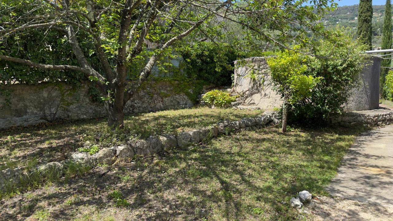Entiere Au Calme Dans Village Provencal *