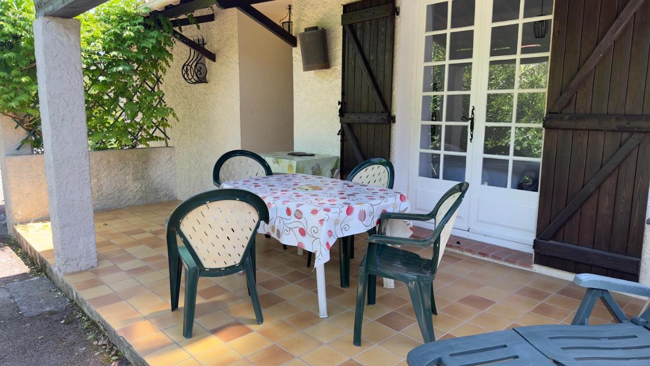 Entiere Au Calme Dans Village Provencal *